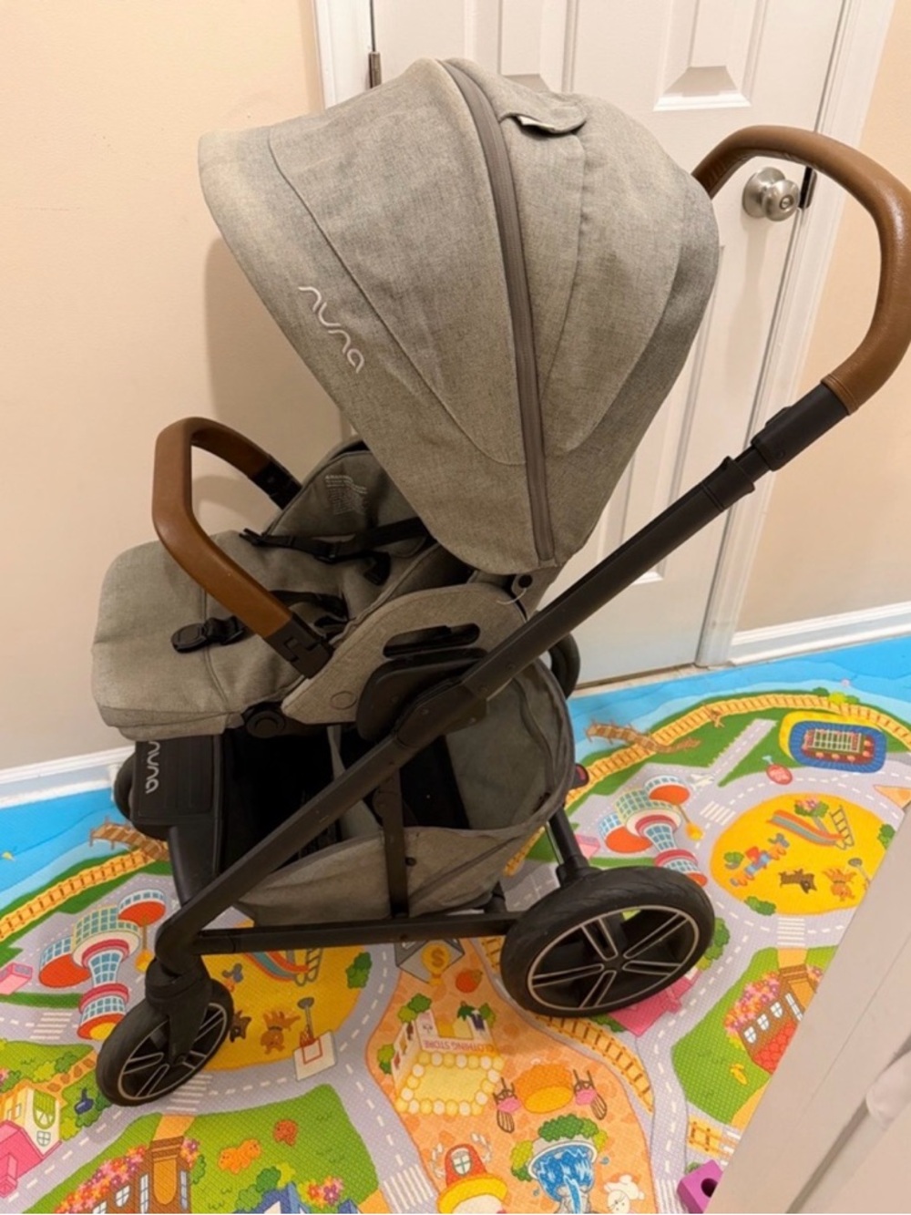 Nuna stroller,pipa lite rx Car Seat and Relx base in Light Gray with Canopy 2022